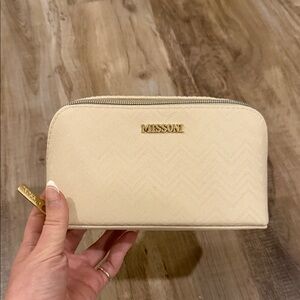 Never used Missoni Cream Textured Cosmetic Pouch with Gold Hardware
